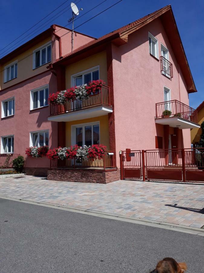 Apartmány BOSS Liptovský Mikuláš Esterno foto